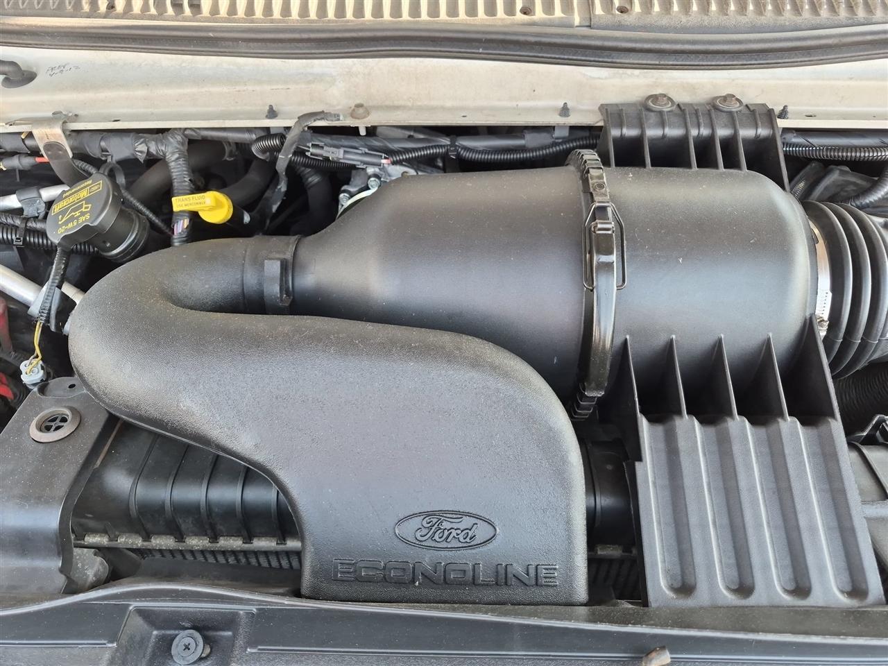Ford Econoline Commercial Cutaway E-450 Super Duty 176" DRW 2012