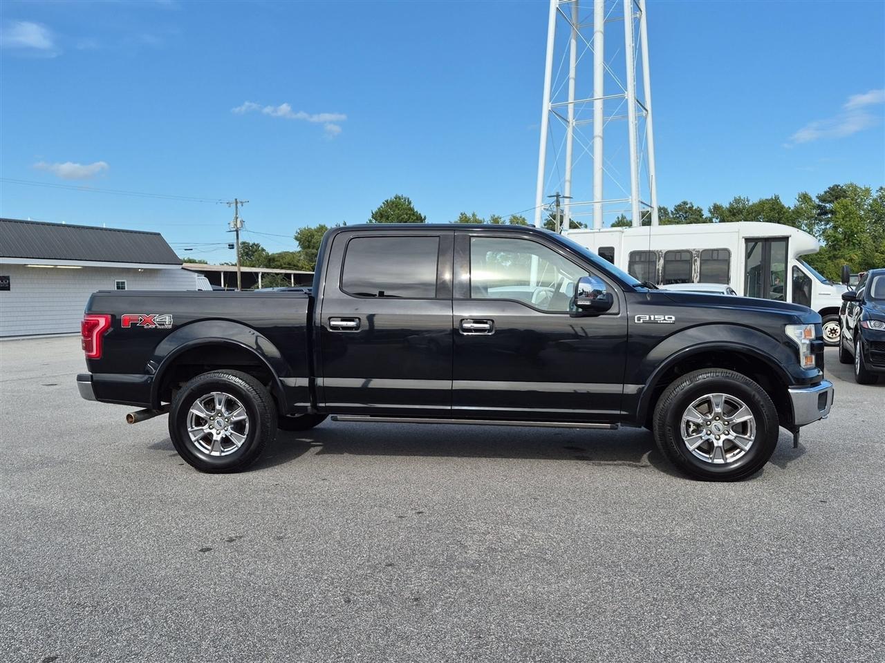 Ford F-150 4WD SuperCrew 150" Lariat 2017