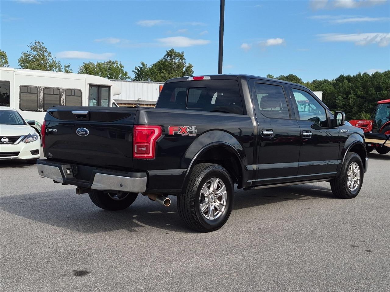 Ford F-150 4WD SuperCrew 150" Lariat 2017
