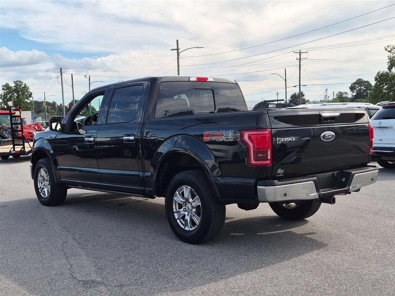 Ford F-150 4WD SuperCrew 150" Lariat 2017