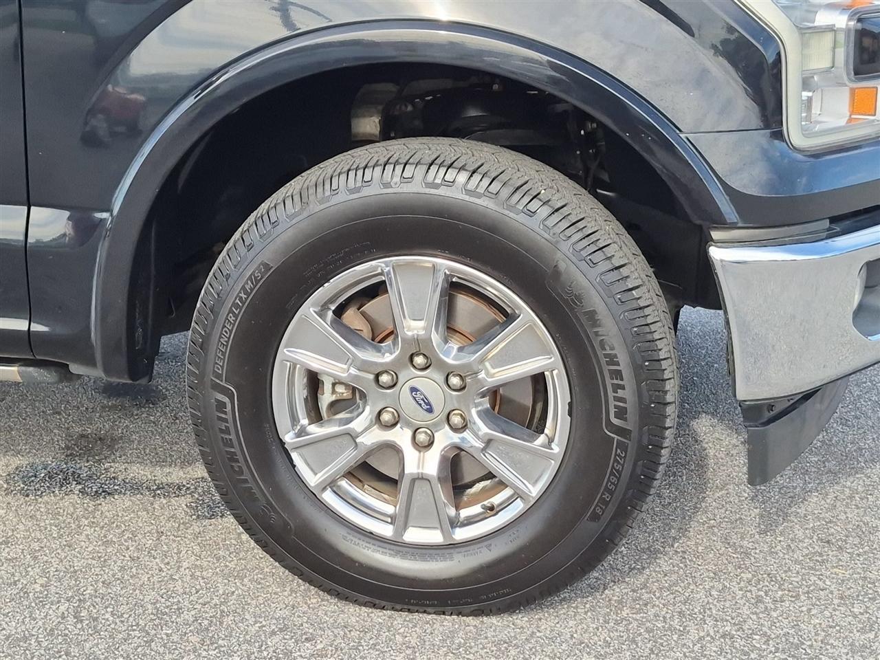Ford F-150 4WD SuperCrew 150" Lariat 2017
