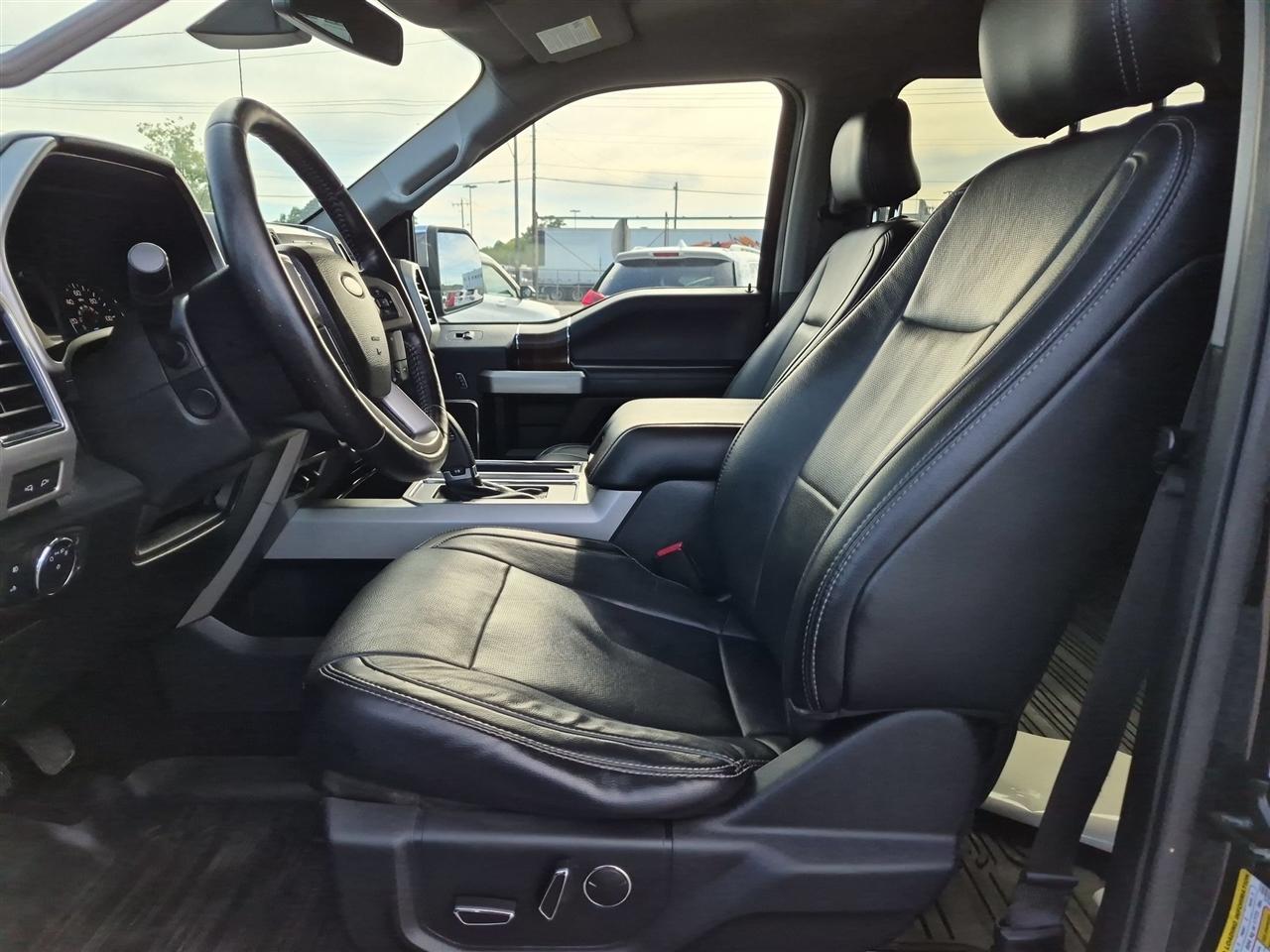 Ford F-150 4WD SuperCrew 150" Lariat 2017