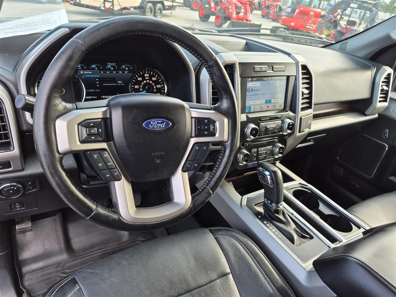 Ford F-150 4WD SuperCrew 150" Lariat 2017