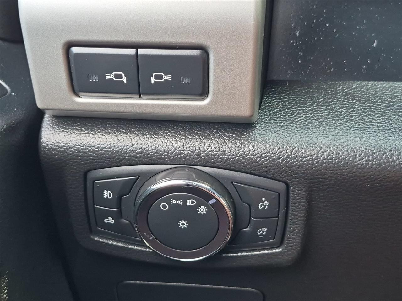 Ford F-150 4WD SuperCrew 150" Lariat 2017
