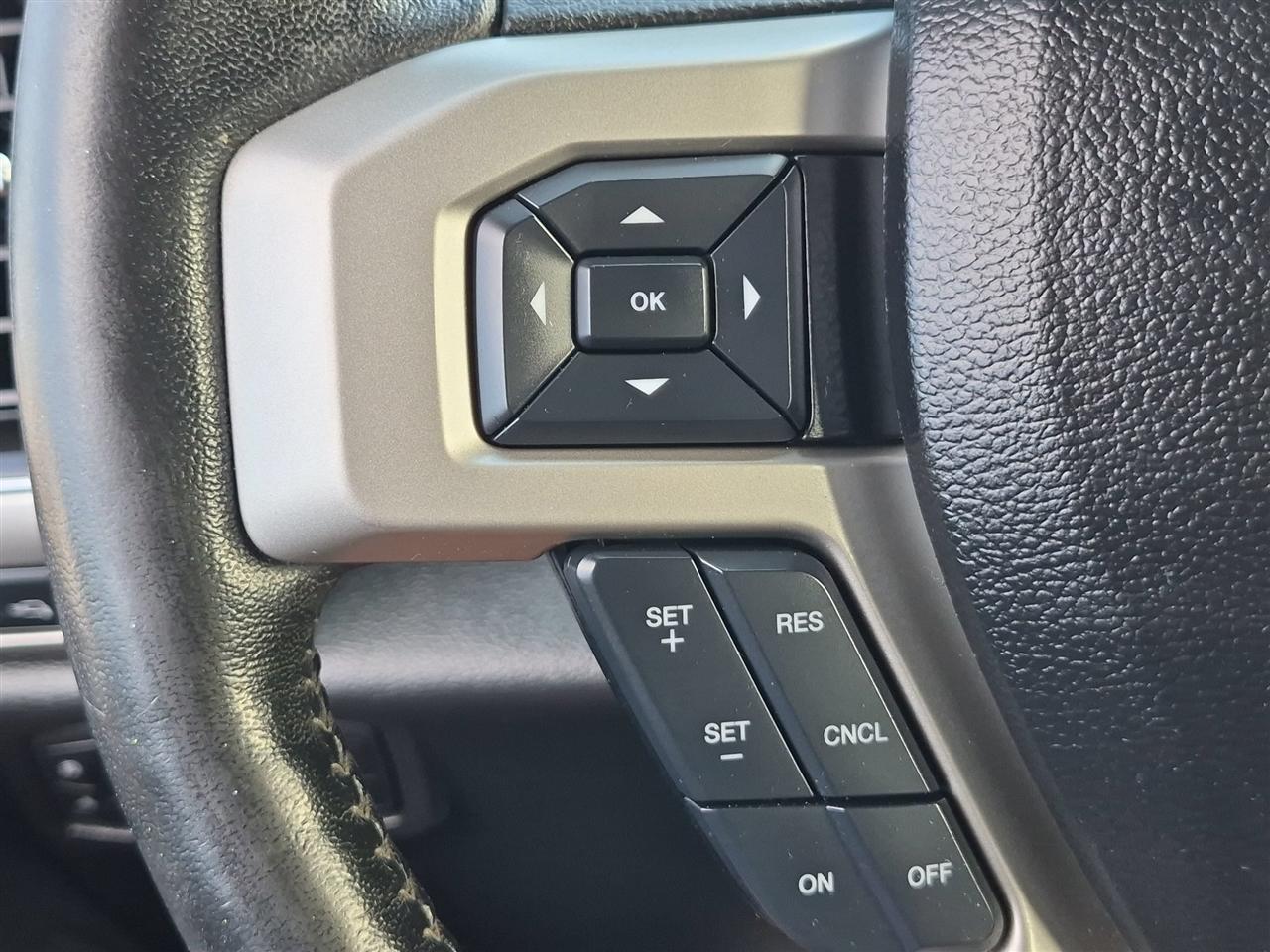 Ford F-150 4WD SuperCrew 150" Lariat 2017