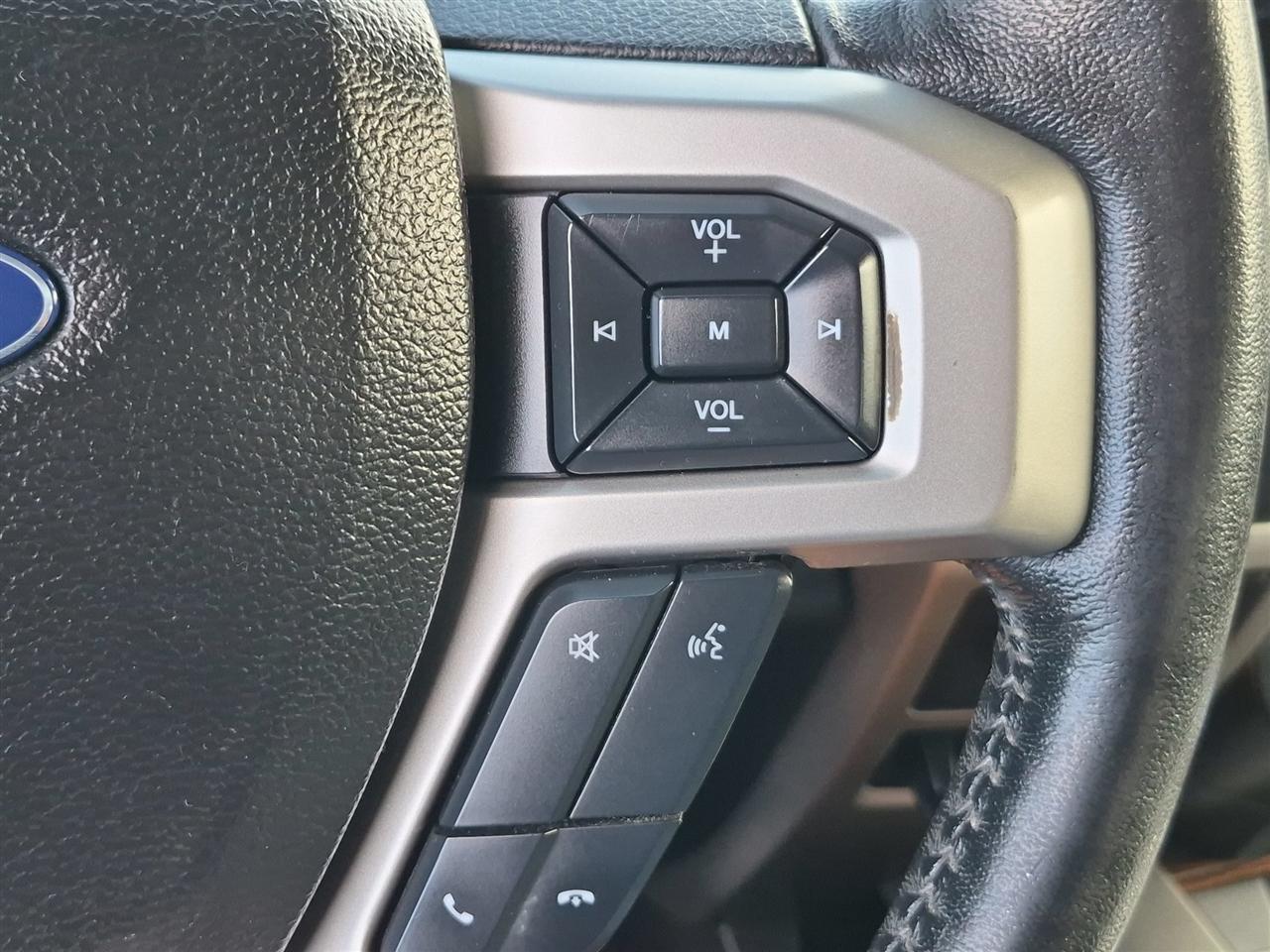 Ford F-150 4WD SuperCrew 150" Lariat 2017