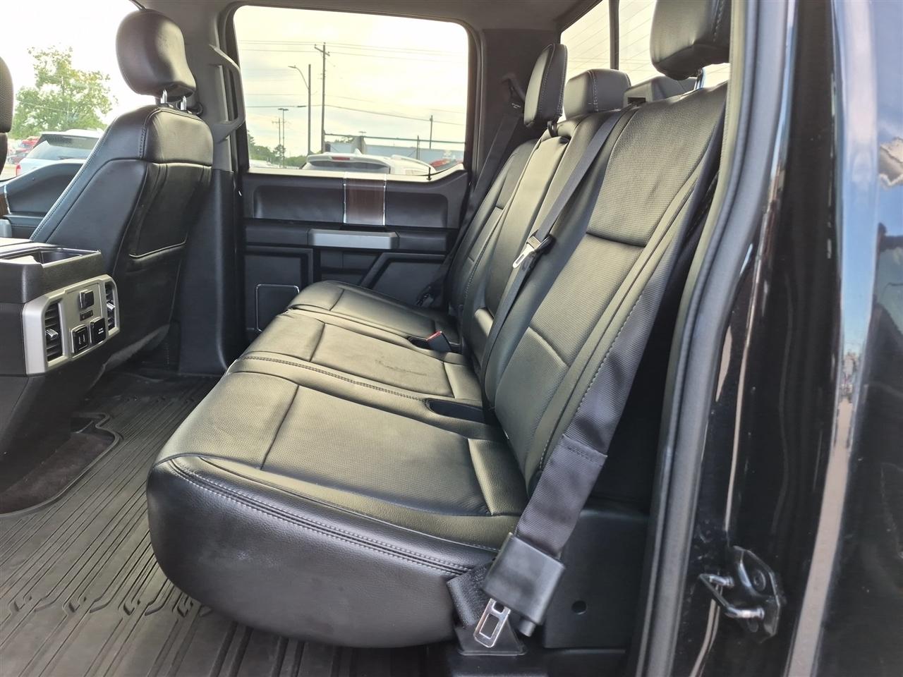 Ford F-150 4WD SuperCrew 150" Lariat 2017