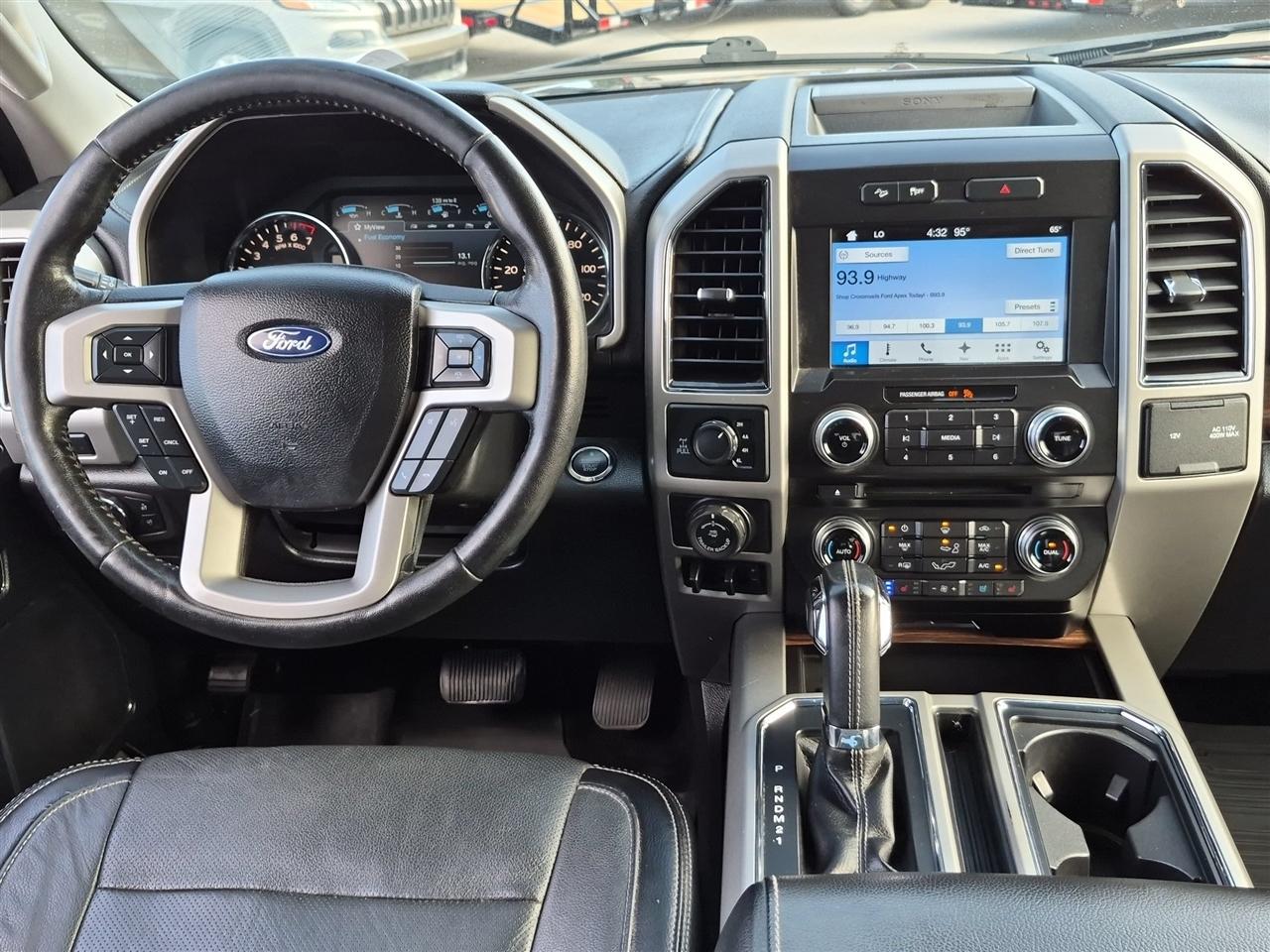 Ford F-150 4WD SuperCrew 150" Lariat 2017