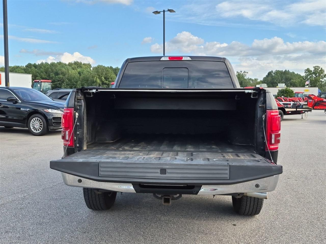 Ford F-150 4WD SuperCrew 150" Lariat 2017