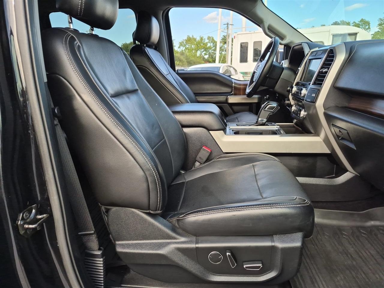 Ford F-150 4WD SuperCrew 150" Lariat 2017