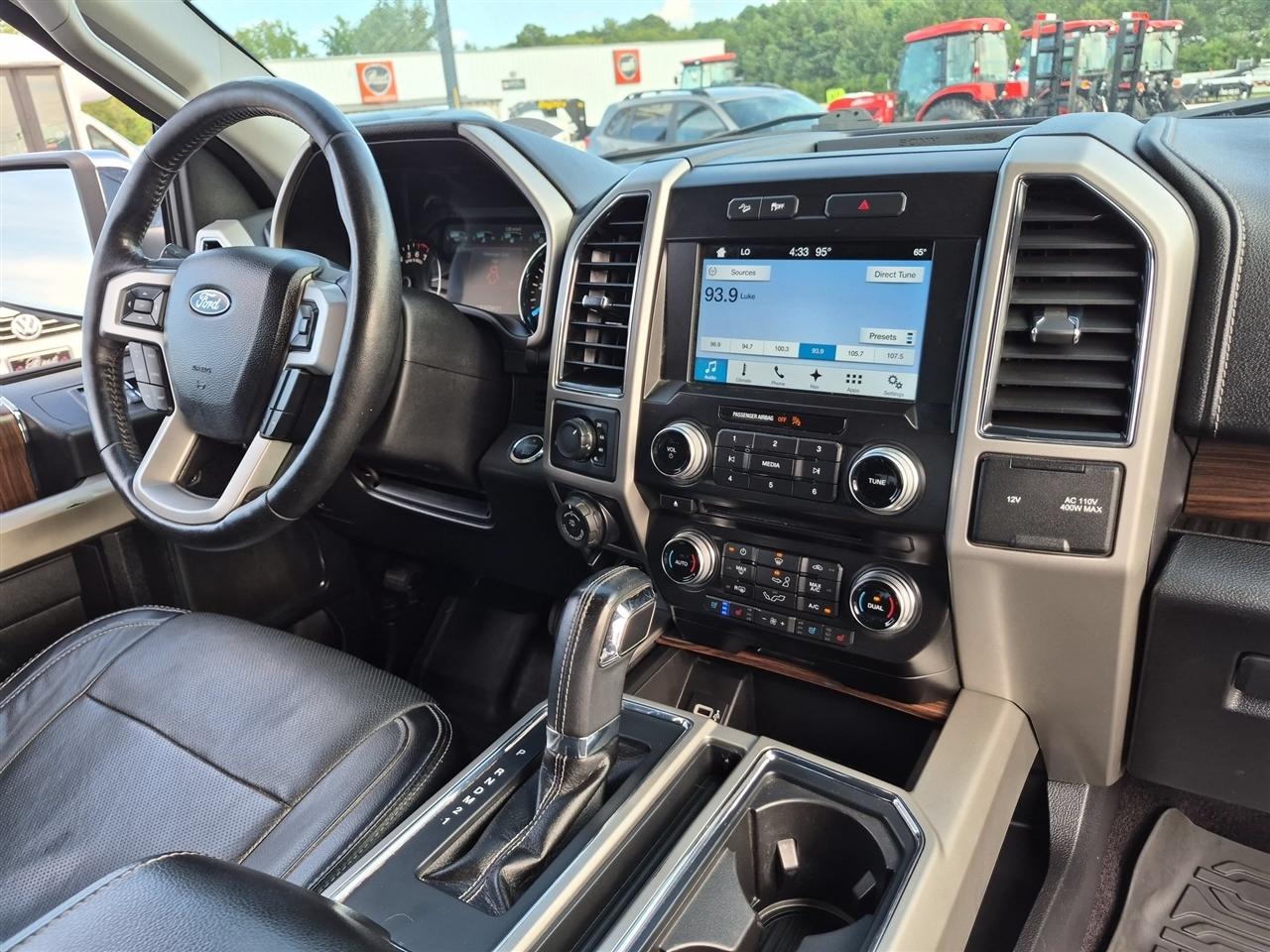 Ford F-150 4WD SuperCrew 150" Lariat 2017