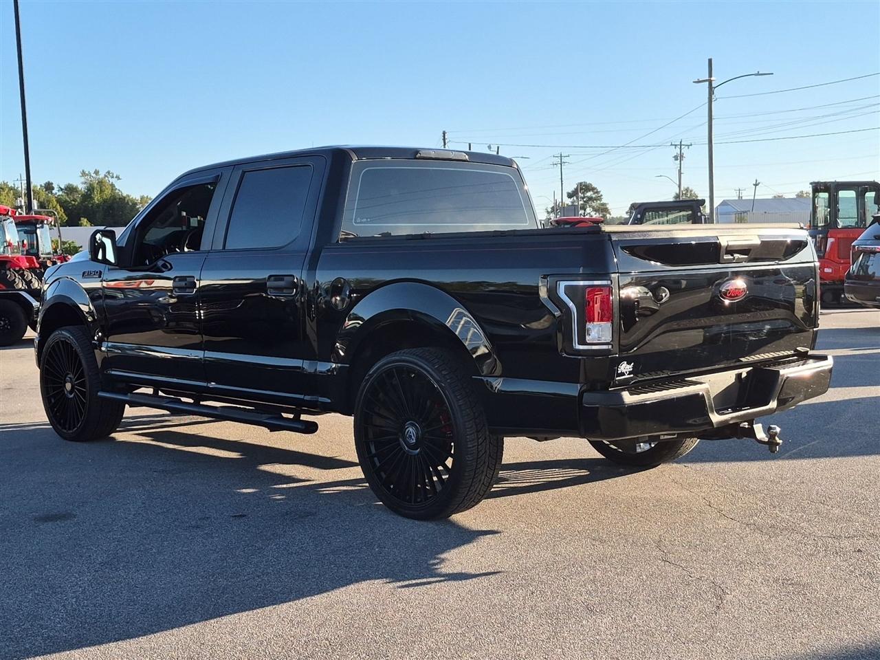 Ford F-150 2WD SuperCrew 145" XL 2017