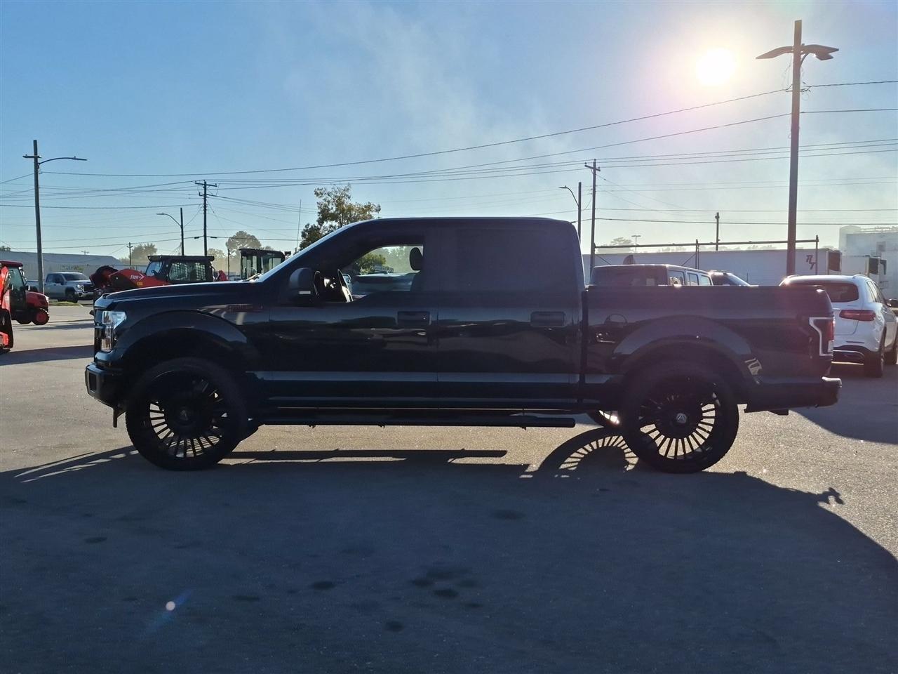 Ford F-150 2WD SuperCrew 145" XL 2017