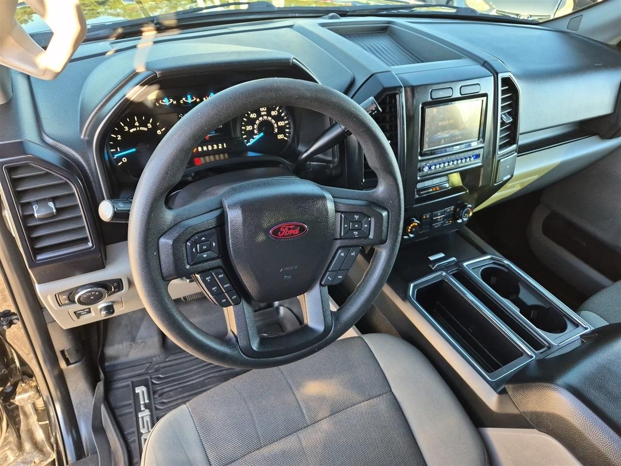 Ford F-150 2WD SuperCrew 145" XL 2017
