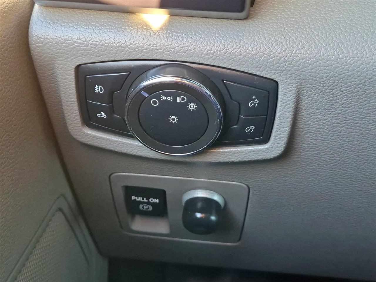 Ford F-150 2WD SuperCrew 145" XL 2017