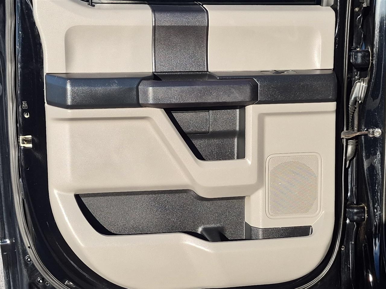 Ford F-150 2WD SuperCrew 145" XL 2017