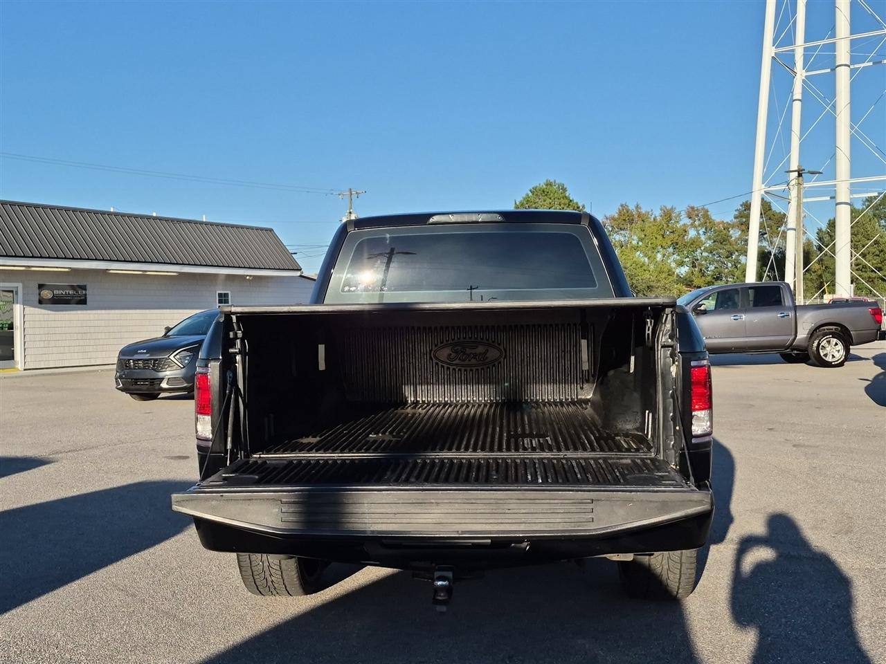 Ford F-150 2WD SuperCrew 145" XL 2017