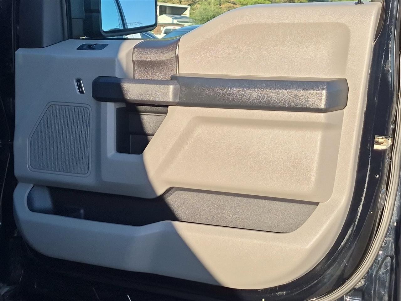 Ford F-150 2WD SuperCrew 145" XL 2017
