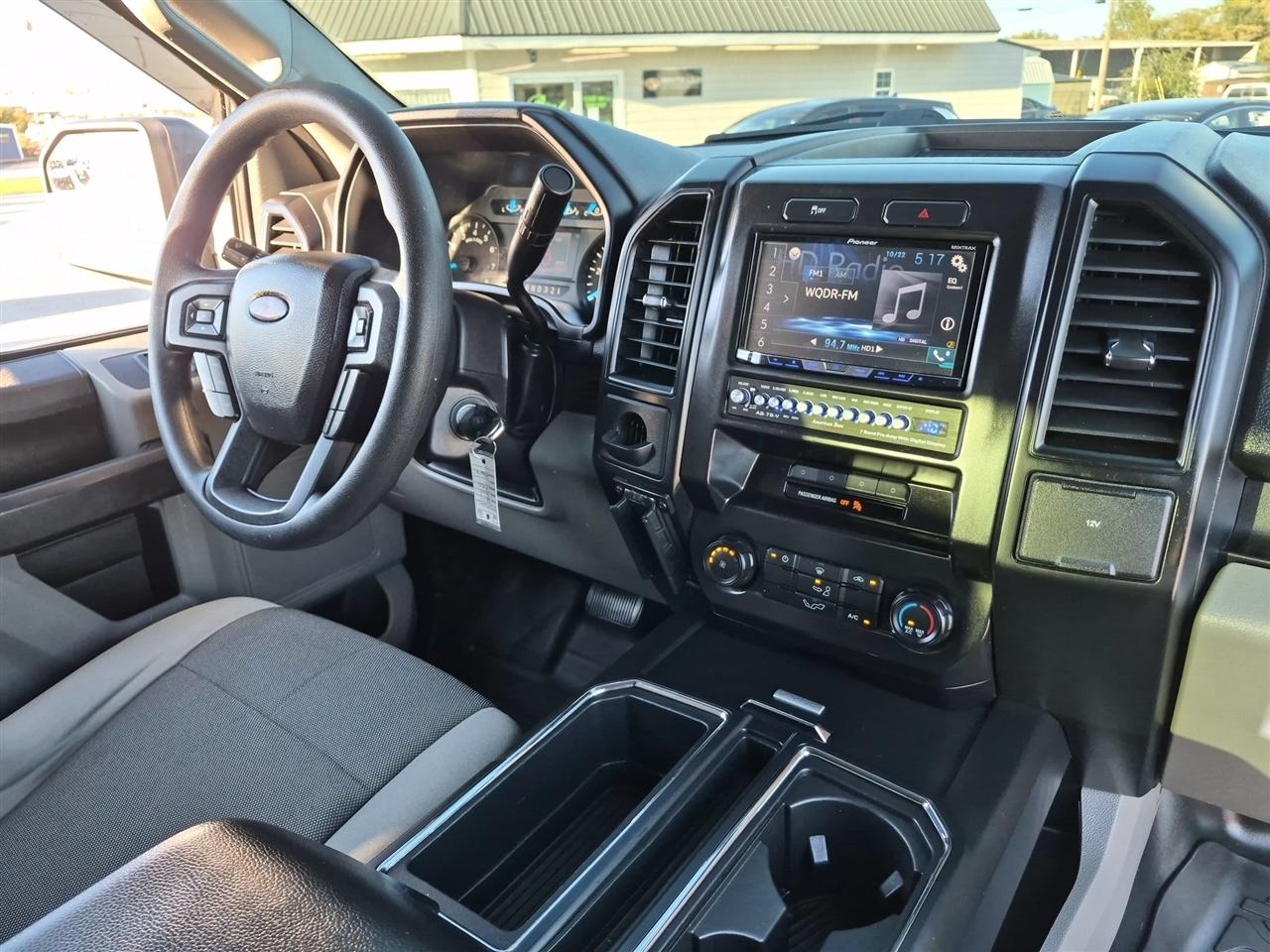 Ford F-150 2WD SuperCrew 145" XL 2017