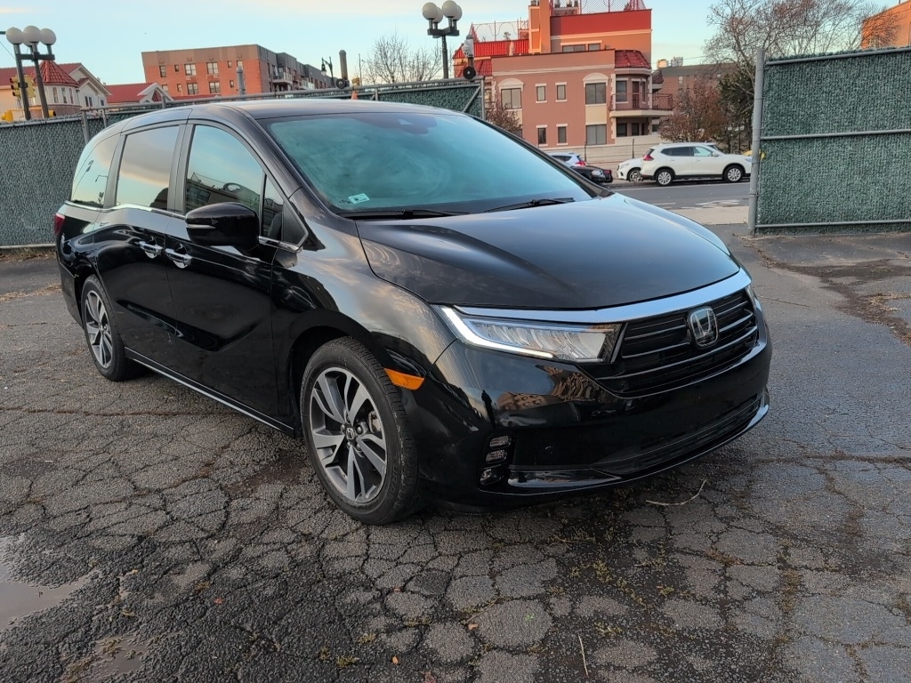 2023 Honda Odyssey Touring photo 2