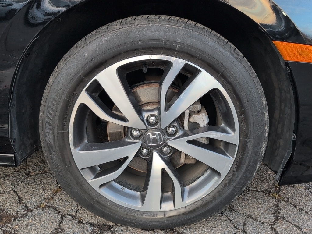 2023 Honda Odyssey Touring photo 3