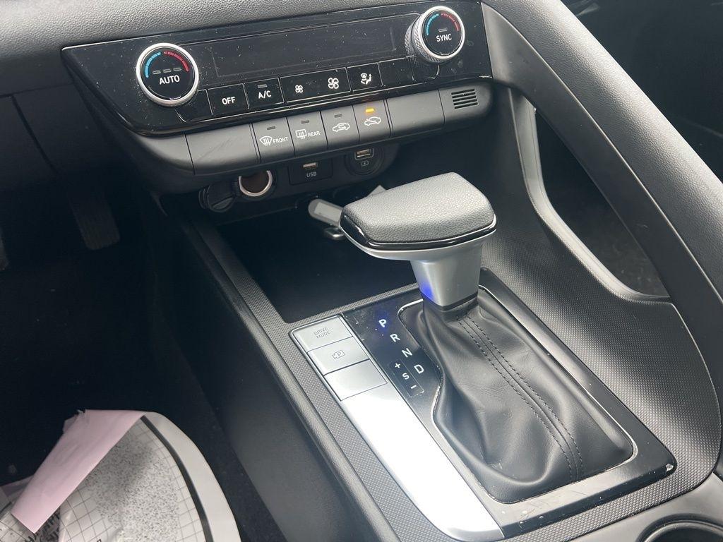 Hyundai Elantra  2023