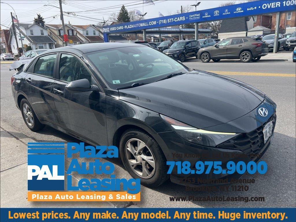 Hyundai Elantra  2021