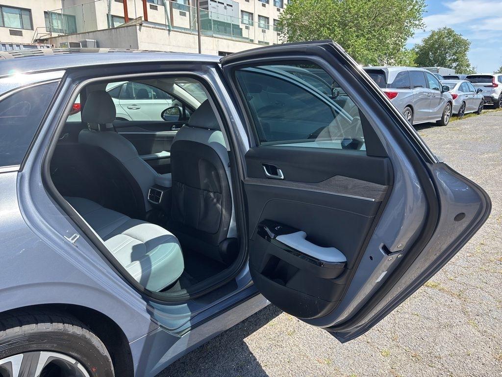 Kia K5  2023