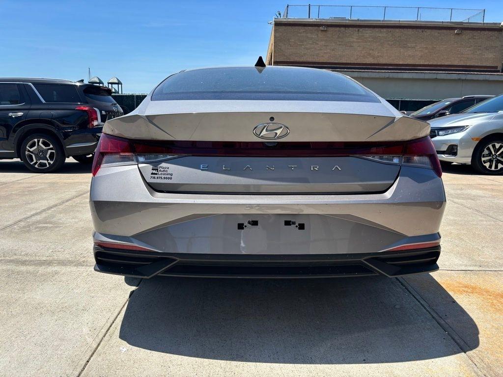 Hyundai Elantra  2023