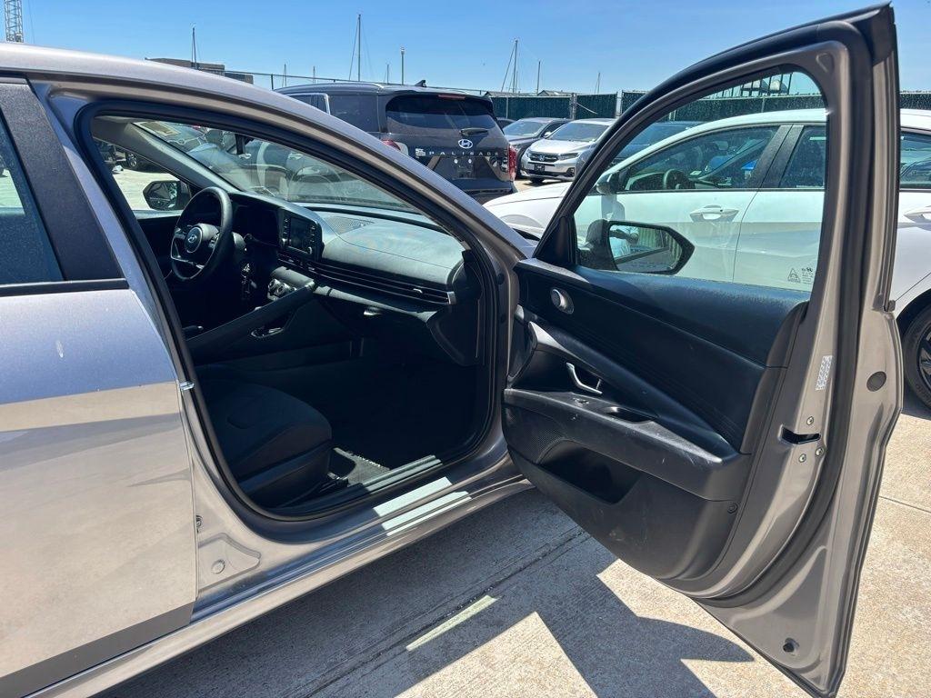Hyundai Elantra  2023