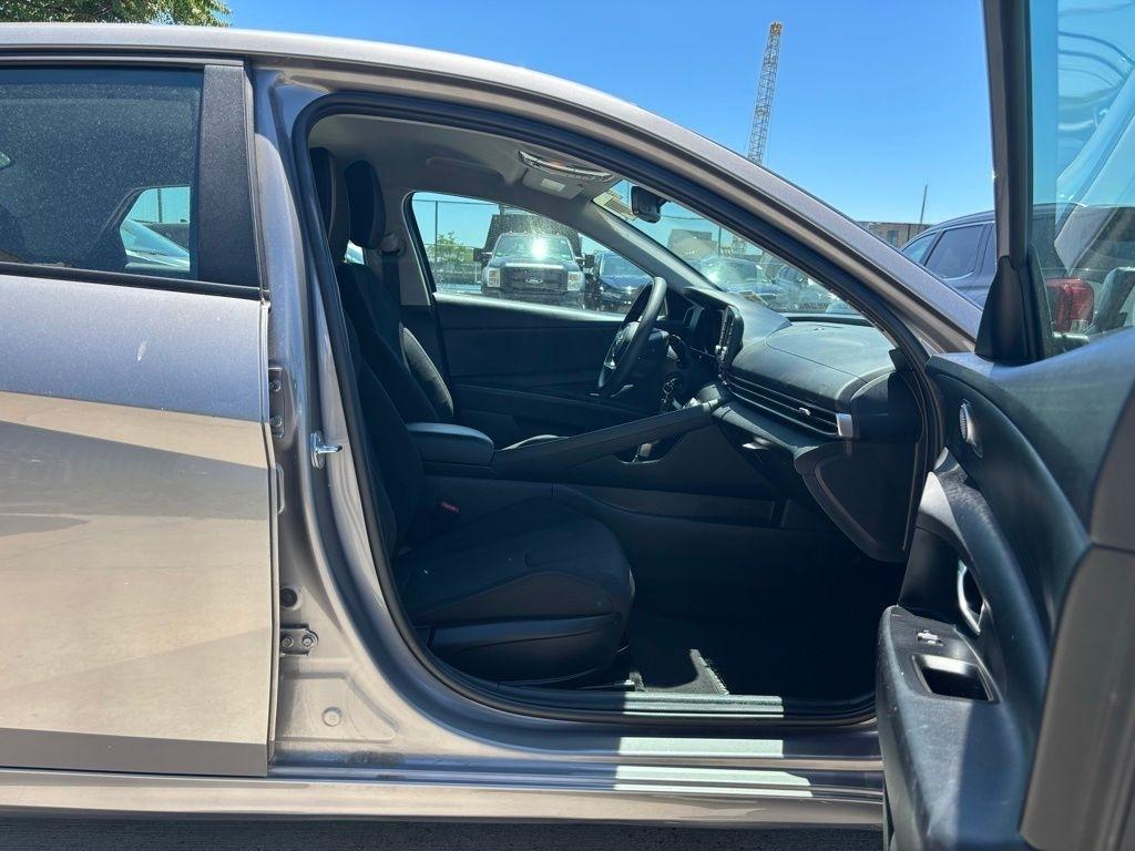 Hyundai Elantra  2023