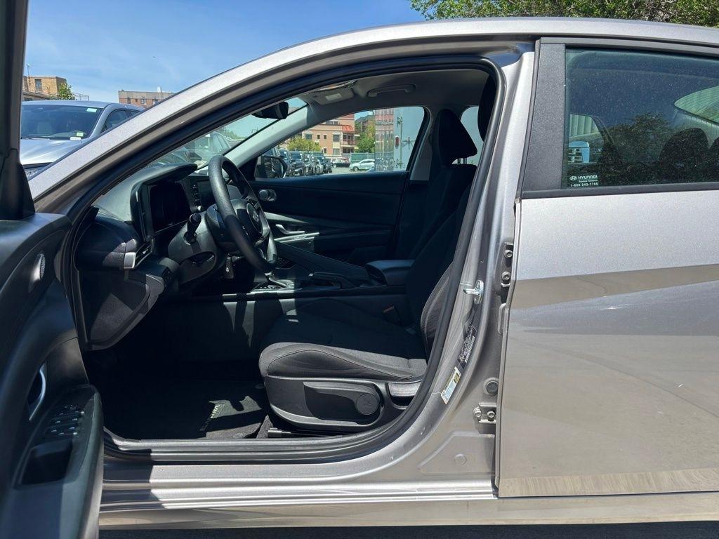 Hyundai Elantra  2023