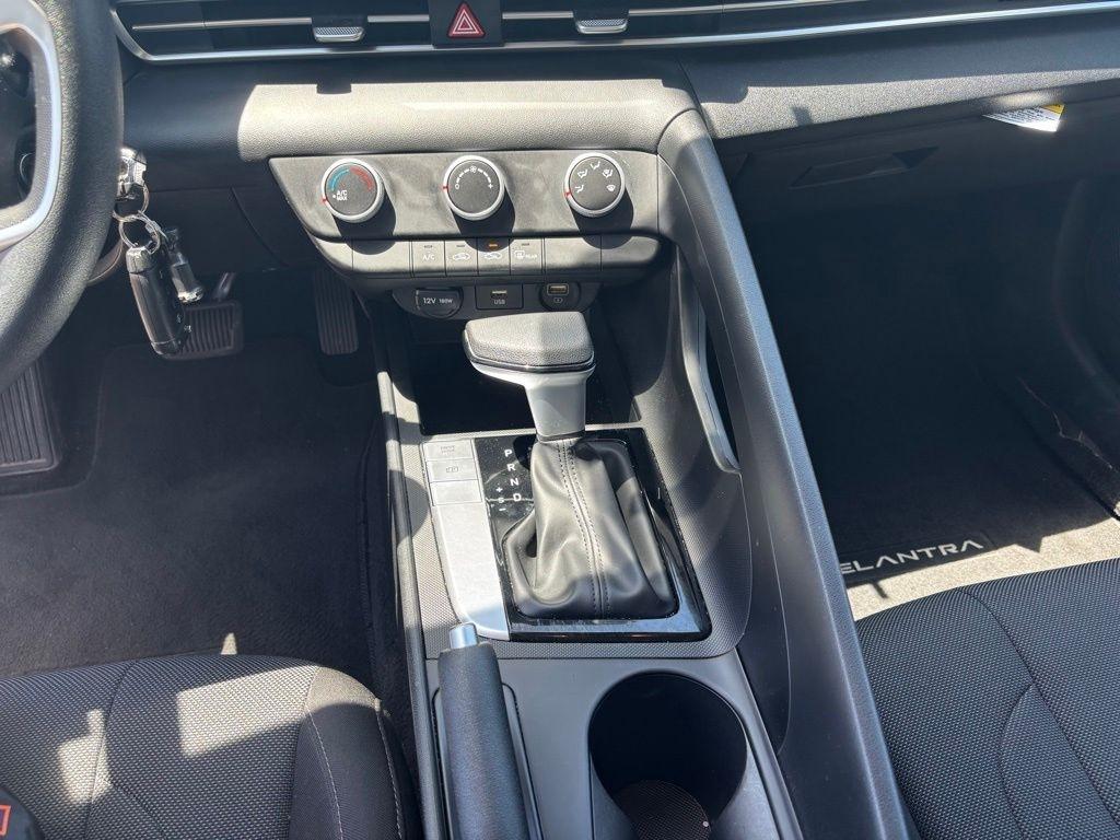 Hyundai Elantra  2023