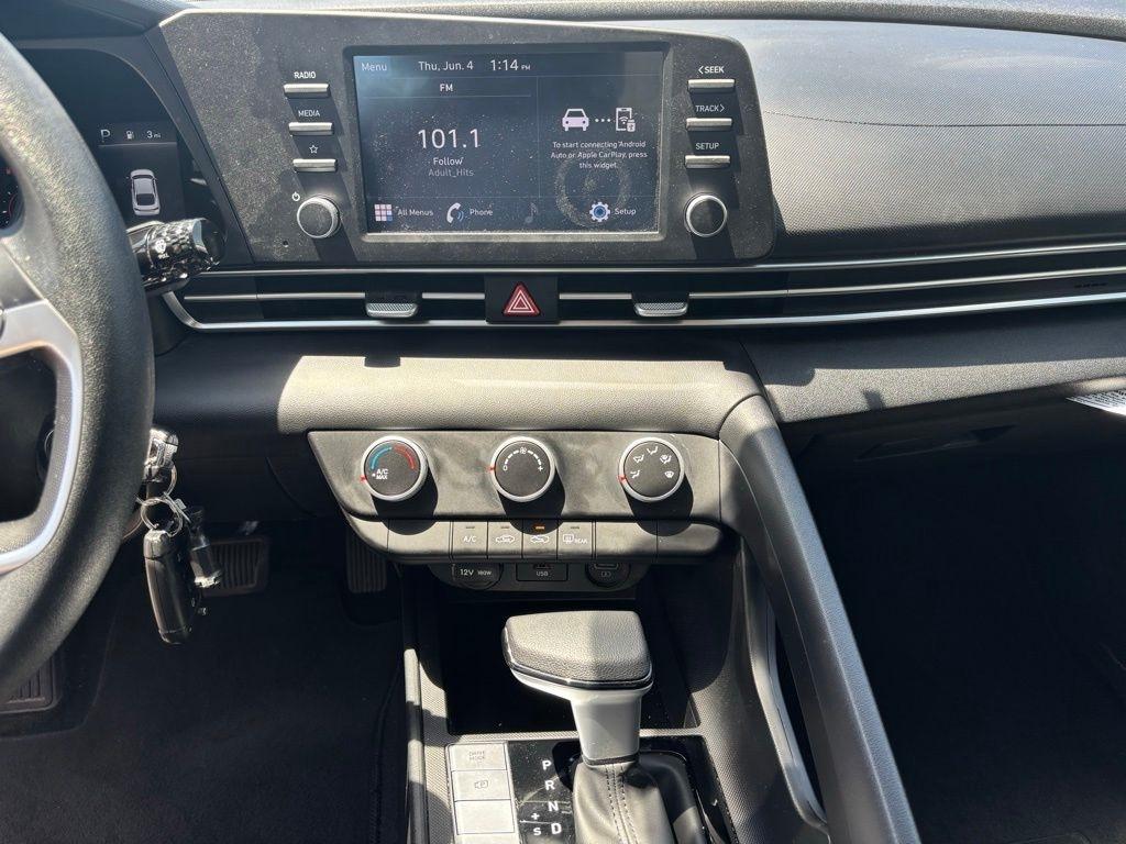 Hyundai Elantra  2023