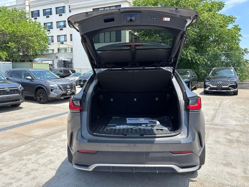 Lexus NX  2025