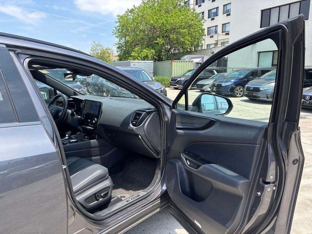 Lexus NX  2025