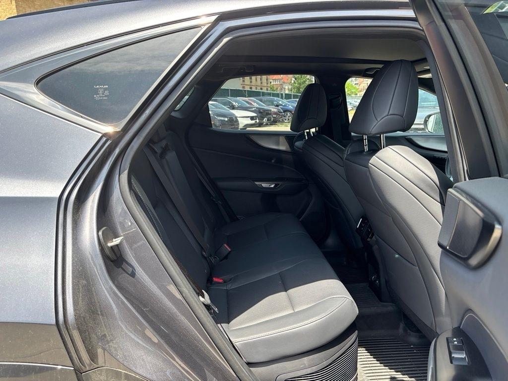 Lexus NX  2025
