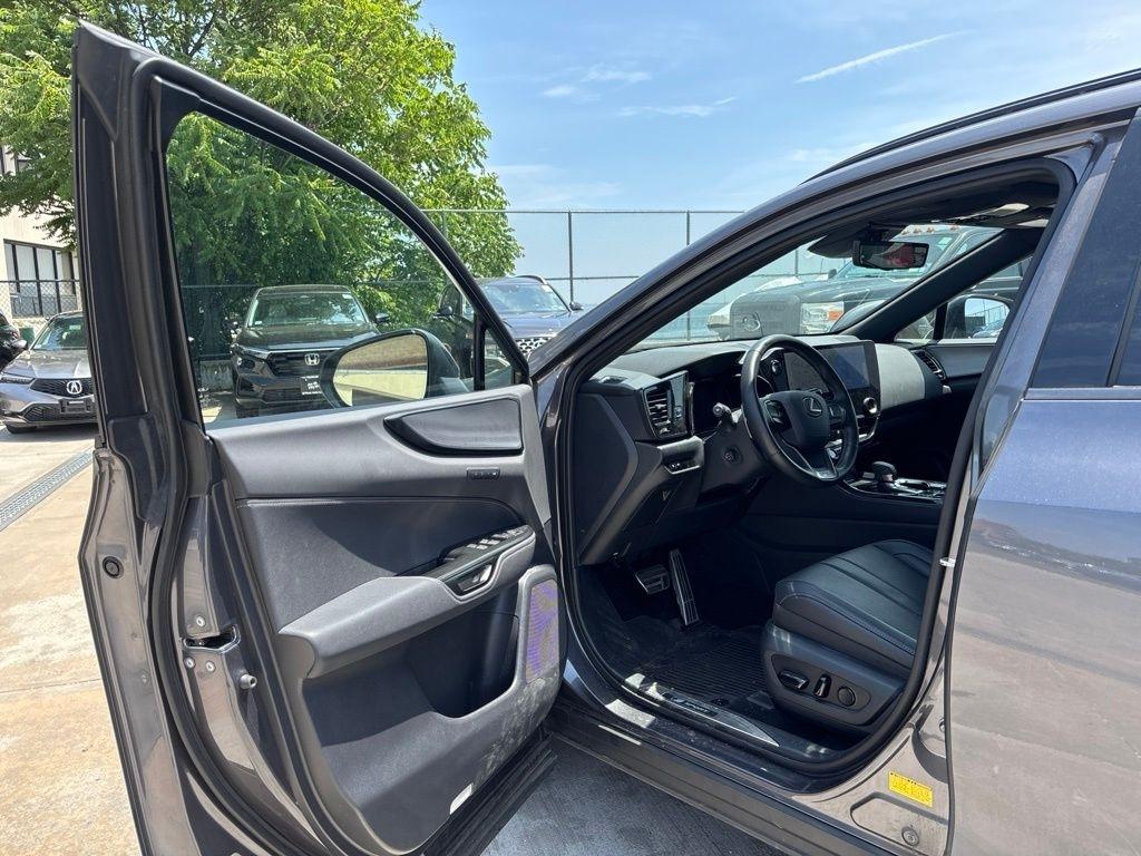Lexus NX  2025