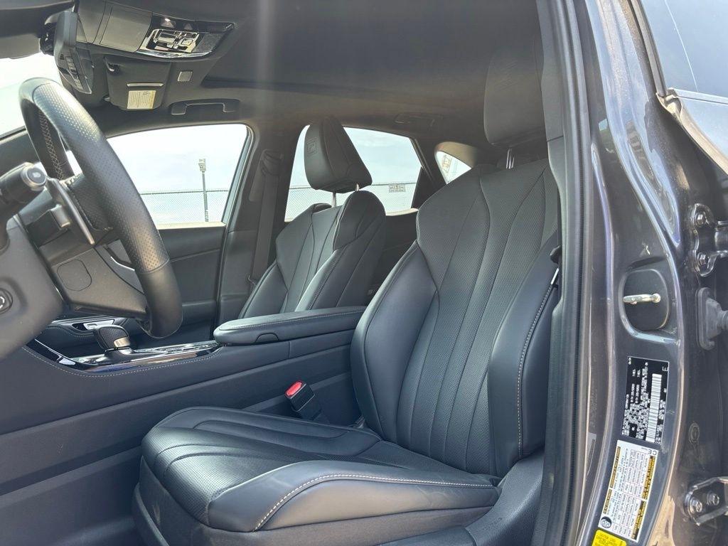 Lexus NX  2025