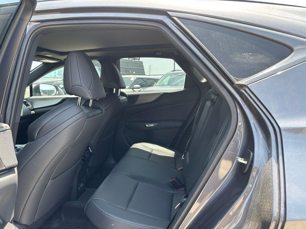 Lexus NX  2025