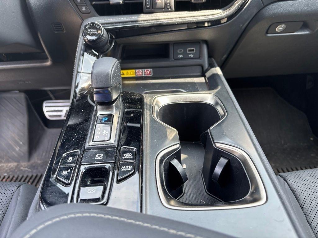 Lexus NX  2025