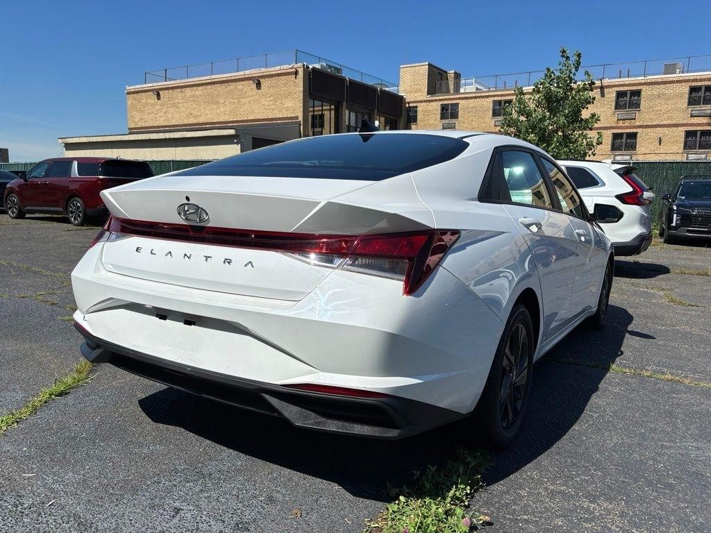Hyundai Elantra  2023