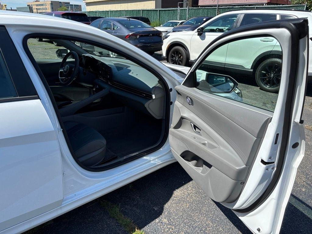 Hyundai Elantra  2023