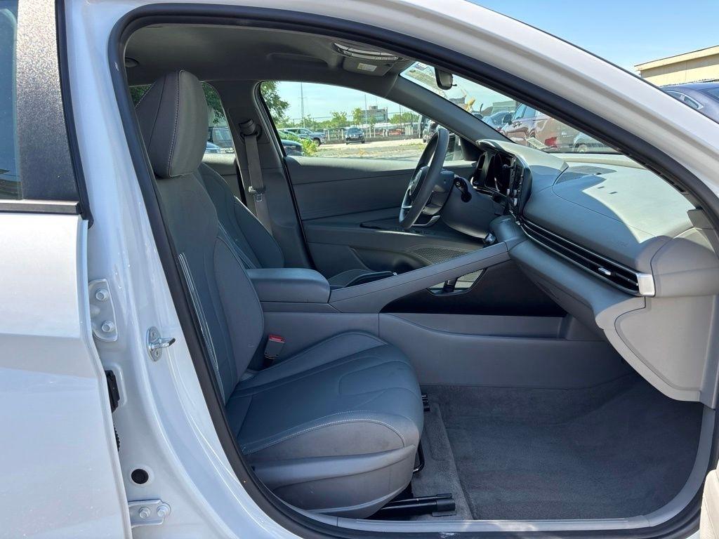 Hyundai Elantra  2023