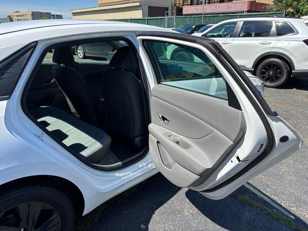 Hyundai Elantra  2023
