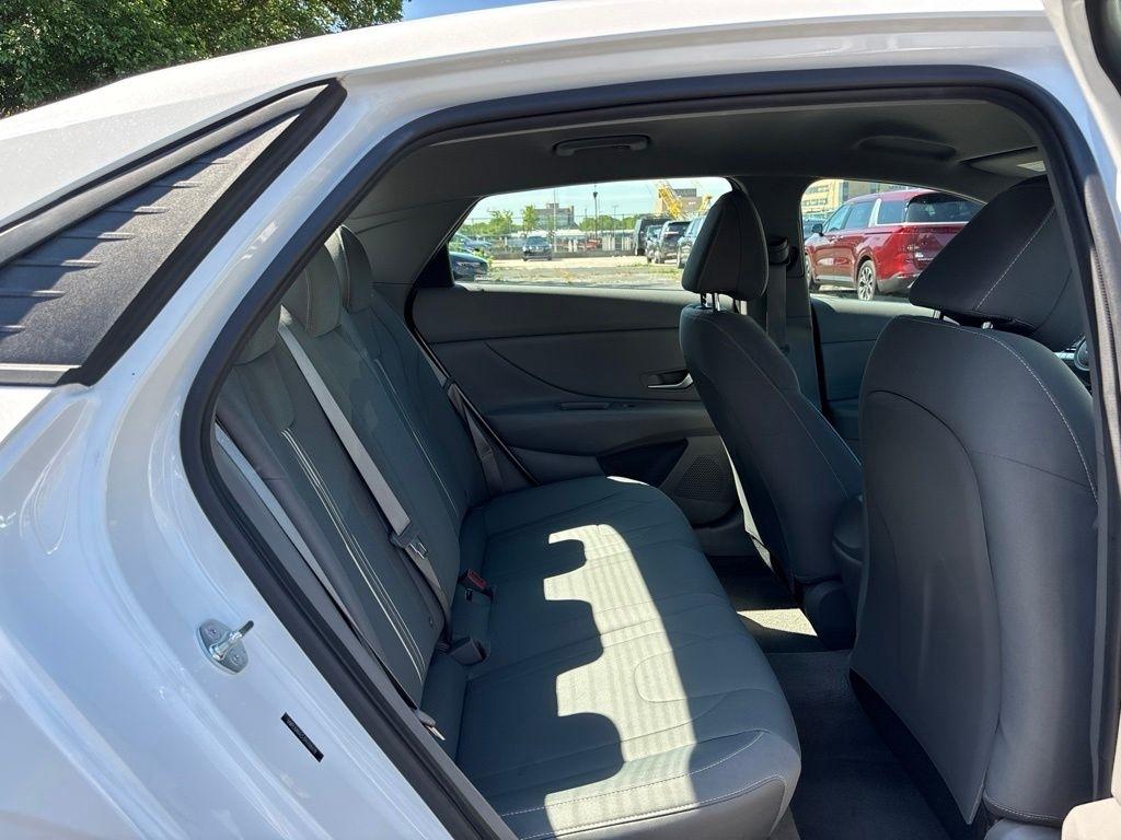 Hyundai Elantra  2023
