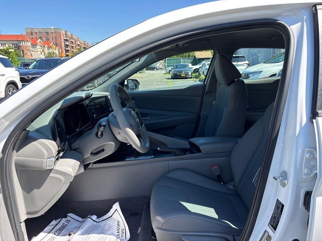 Hyundai Elantra  2023