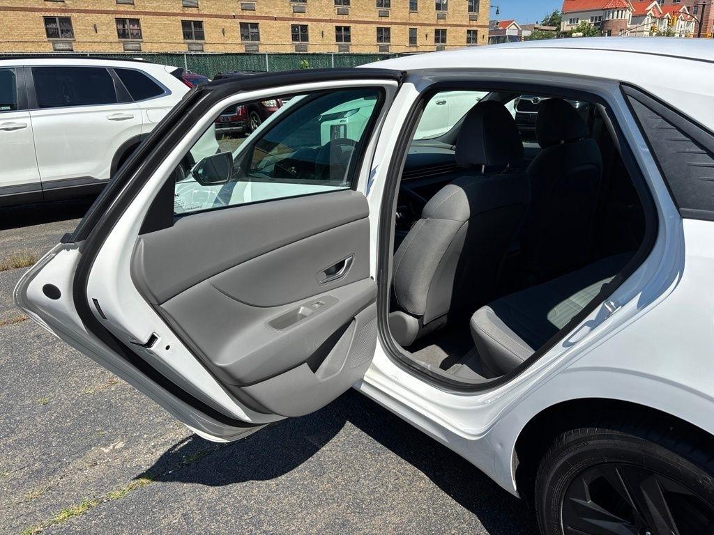 Hyundai Elantra  2023
