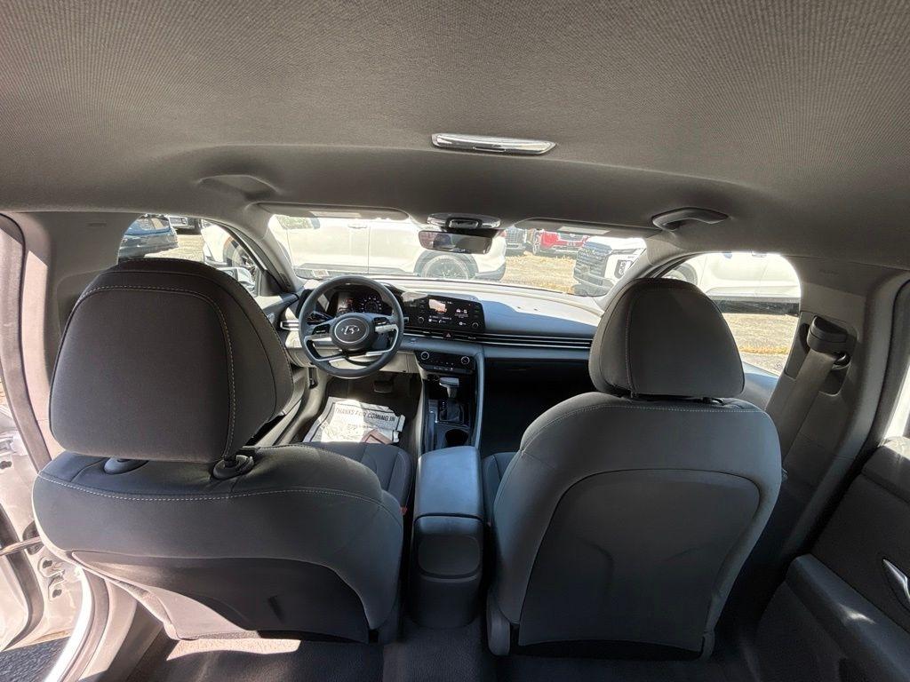 Hyundai Elantra  2023