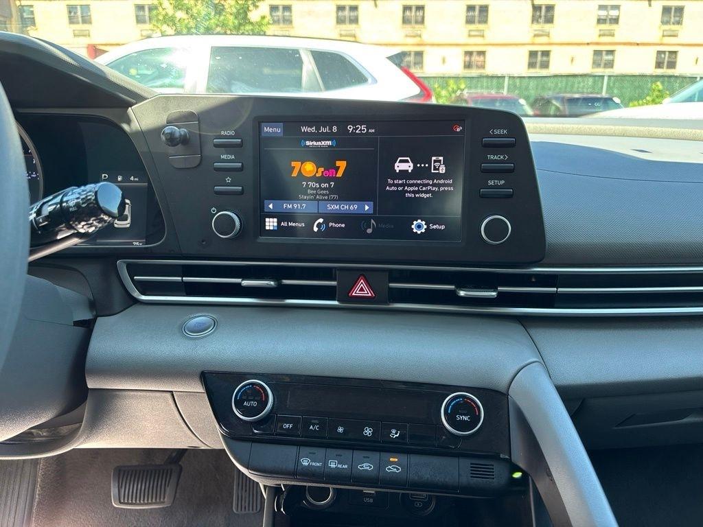Hyundai Elantra  2023